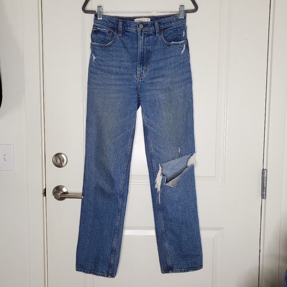 Abercrombie & Fitch Blue 90s Ultra High Rise Distressed Straight Leg Jeans - Picture 2 of 8
